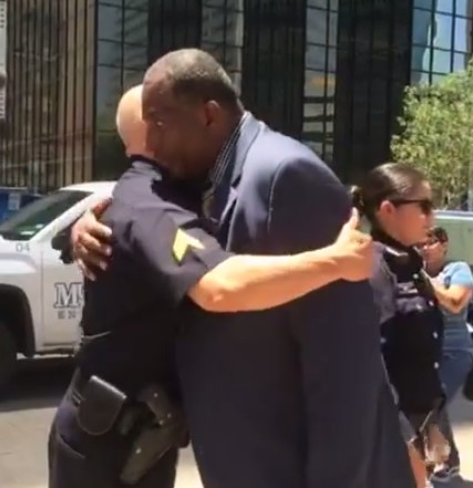 Dallas Police Officers Hugs Facebook Live - ESEO